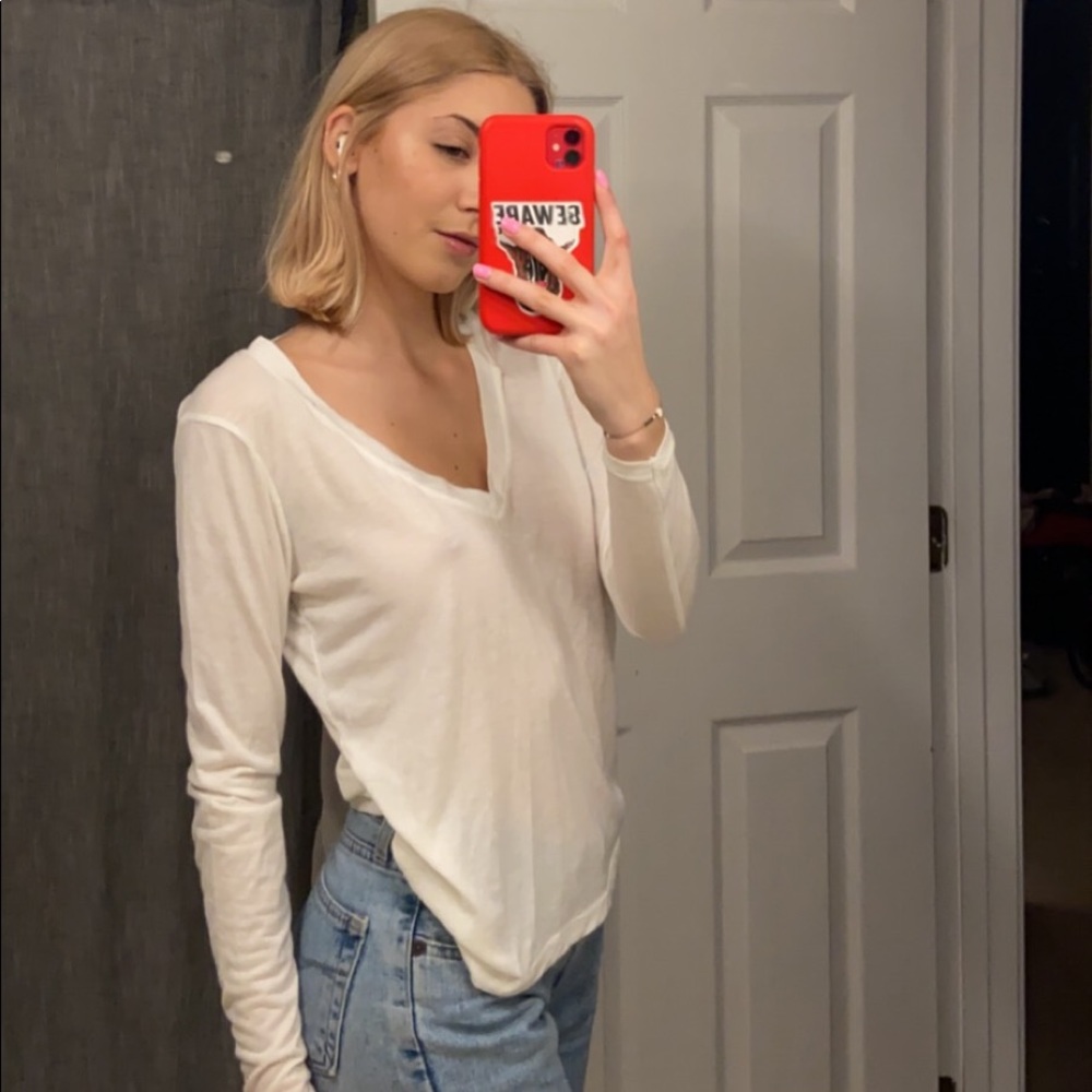 Long sleeve V neck